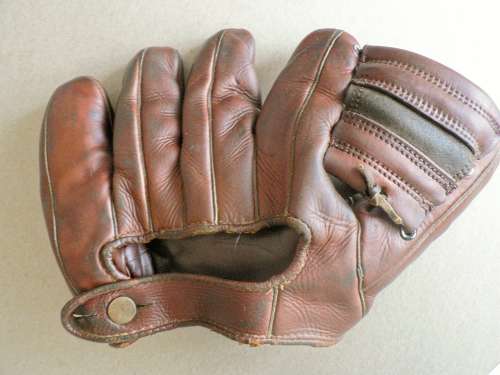 Joe DiMaggio Spalding 133 Back